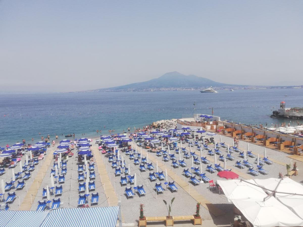 Maremonti Apartments カステッランマーレ・ディ・スタービア エクステリア 写真